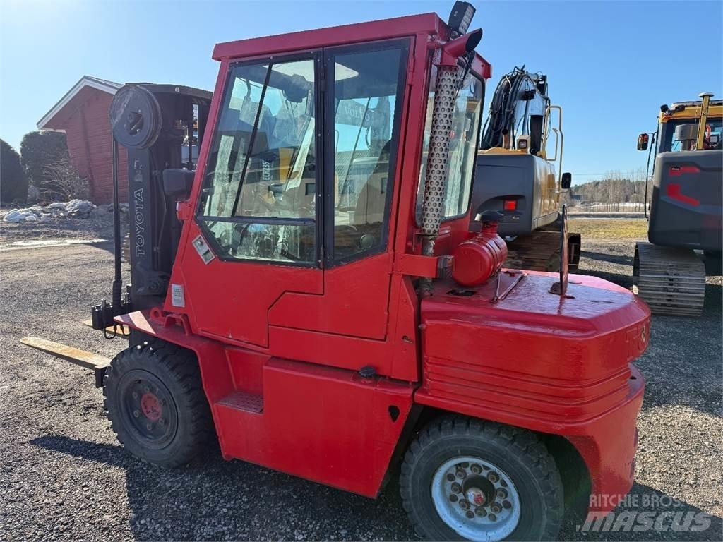 Toyota 02-5 FD35 디젤 지게차