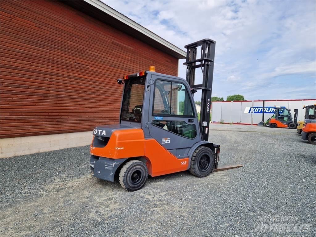 Toyota 02-8FDF30 디젤 지게차