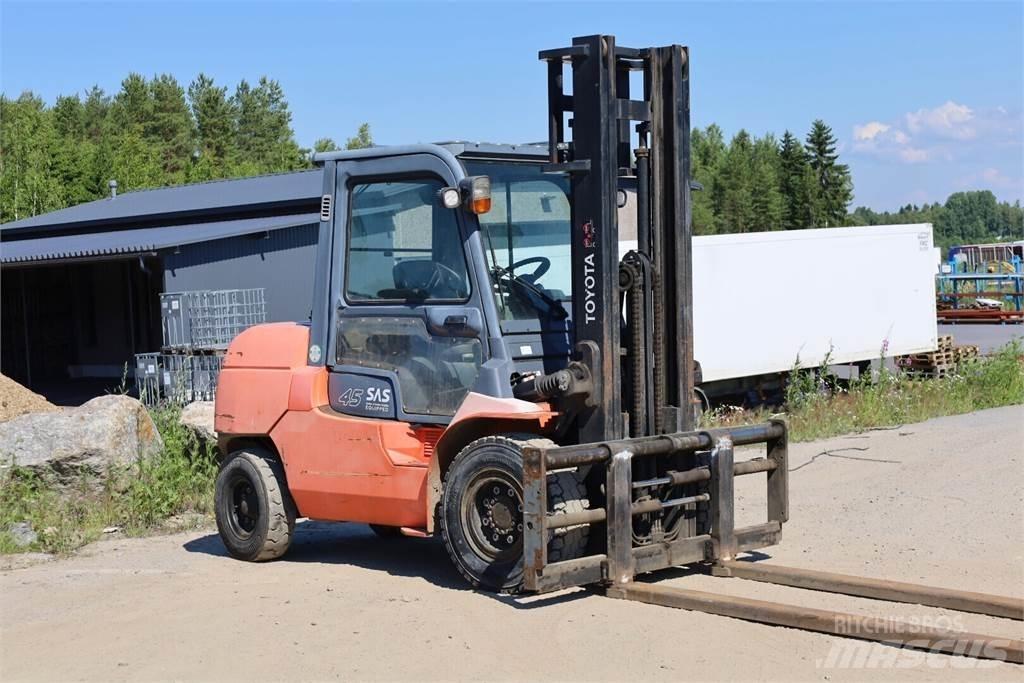 Toyota 7FD40 디젤 지게차