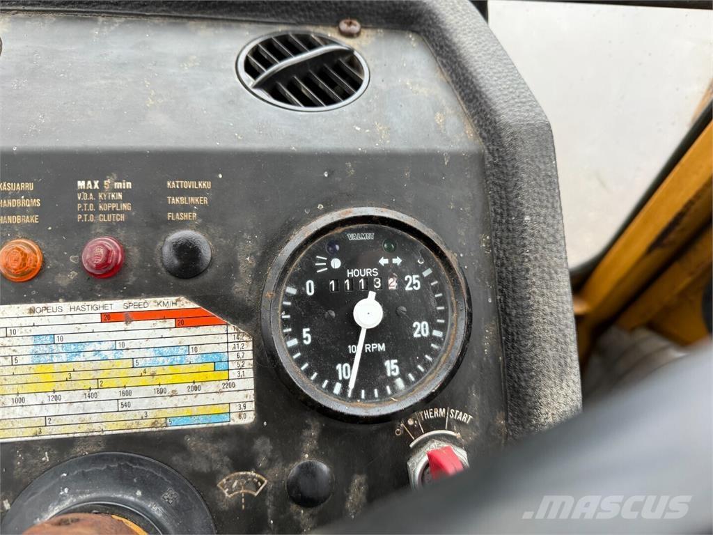 Valmet 702S 트랙터