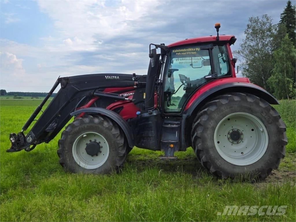 Valtra T144 Versu 트랙터