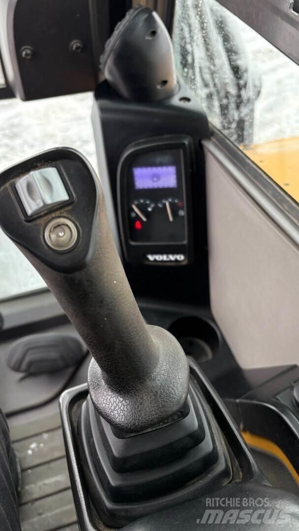 Volvo ECR88D 중형굴삭기 7톤-28톤