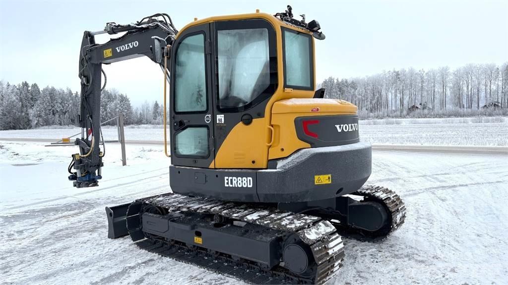Volvo ECR88D 중형굴삭기 7톤-28톤