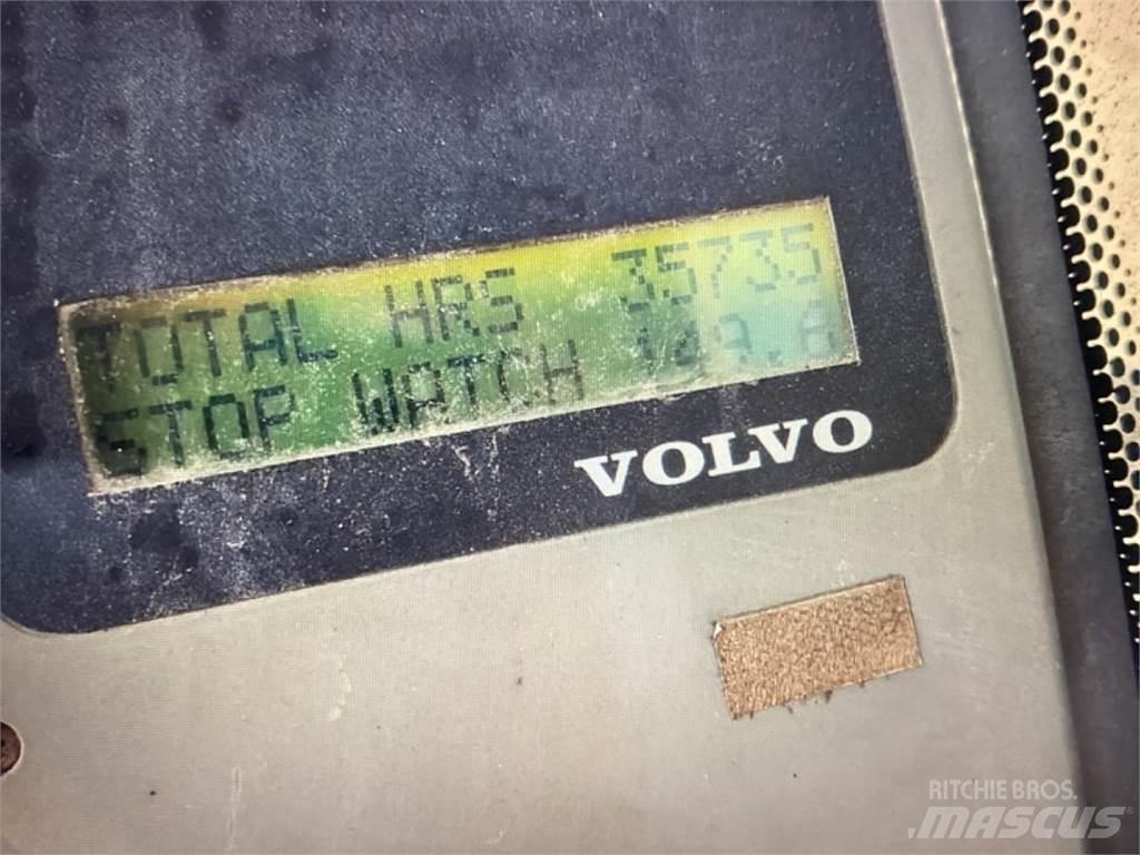 Volvo EW  휠 굴삭기