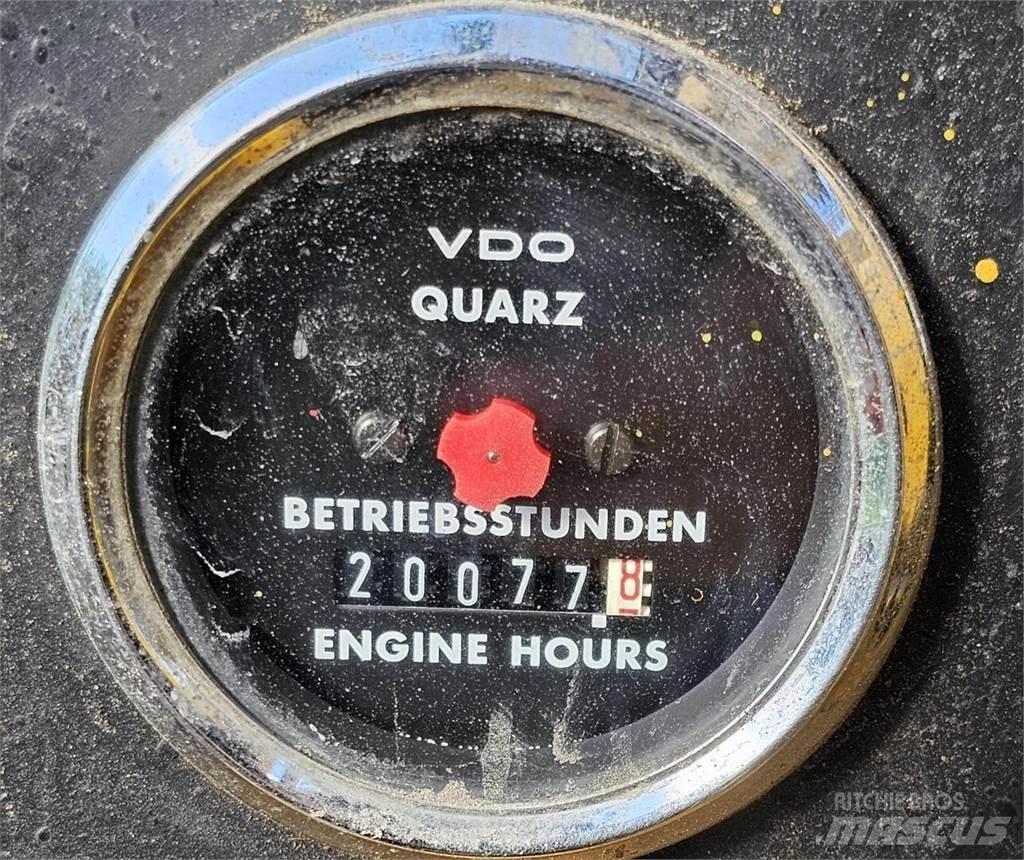 Volvo EW 200  휠 굴삭기