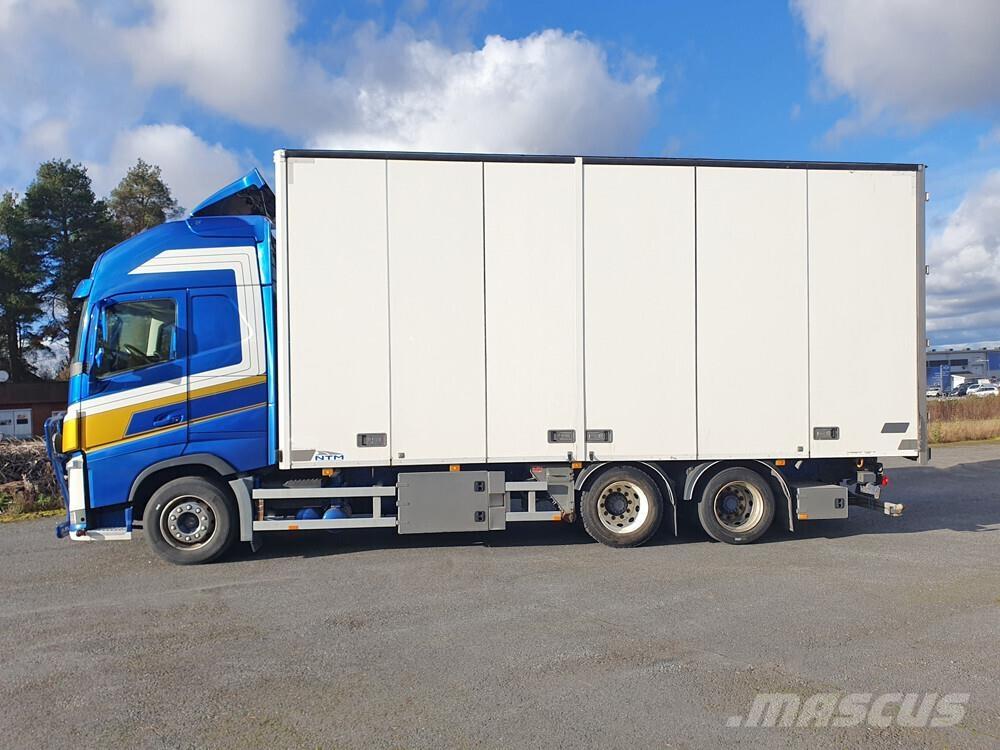 Volvo FH16 6x2 -17 탑차 트럭