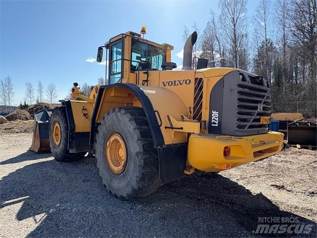 Volvo L 220 F  휠로우더