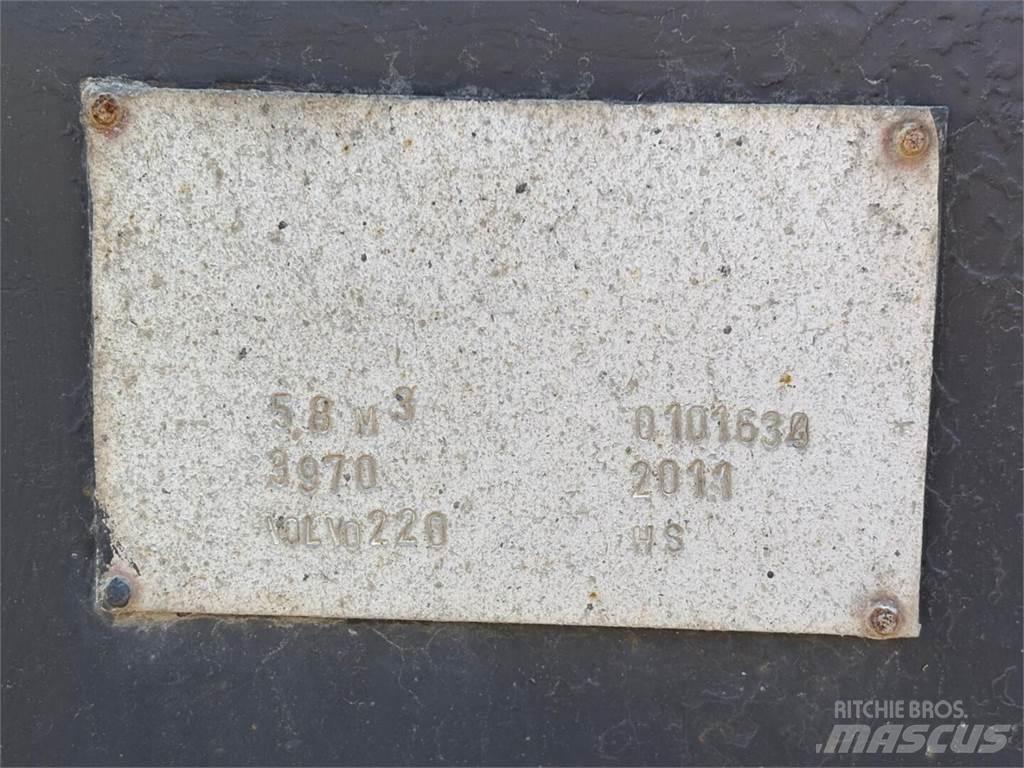 Volvo L 220 F  휠로우더