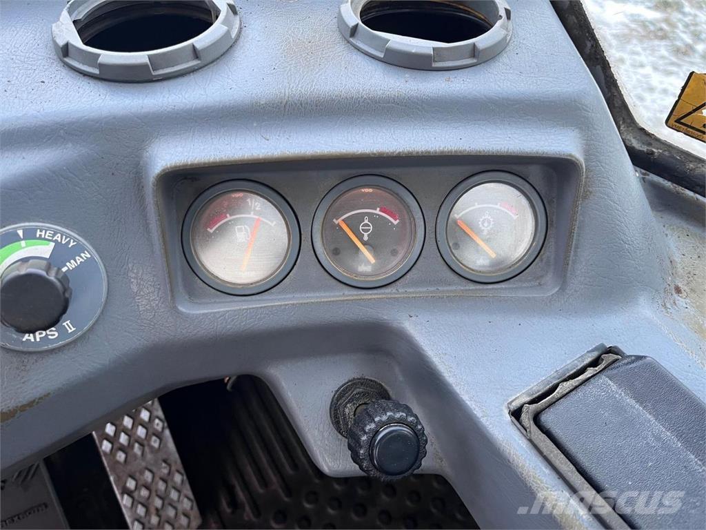 Volvo L120C  휠로우더