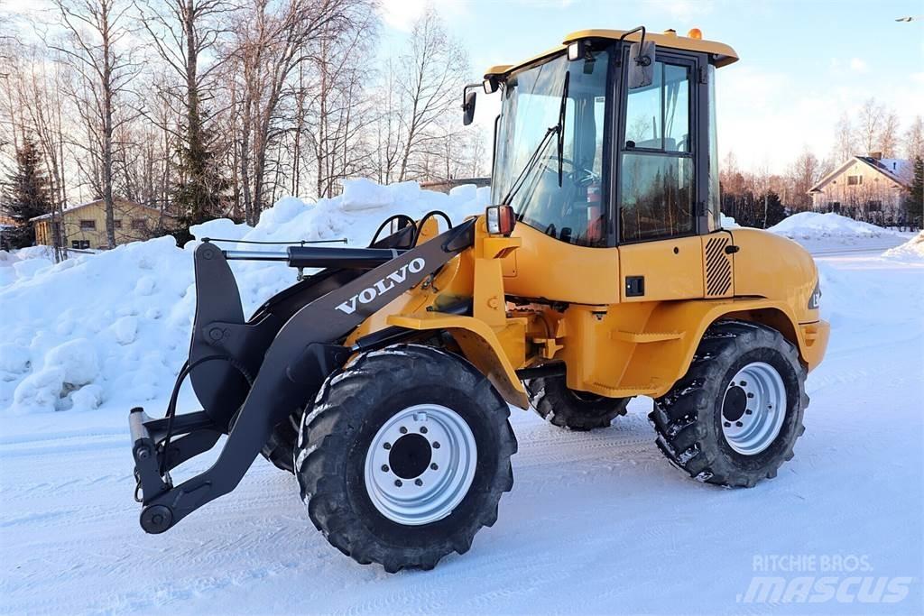 Volvo L30B Pro  휠로우더