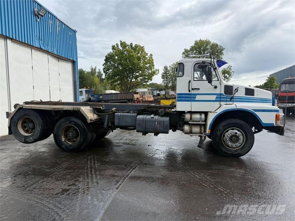 Volvo N10 6x2 훅 리프트 트럭