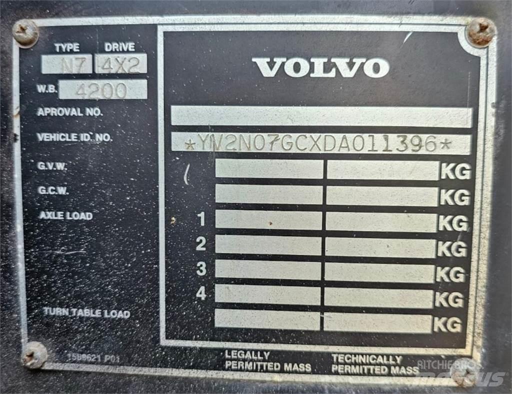 Volvo N7 6x2 크레인 트럭