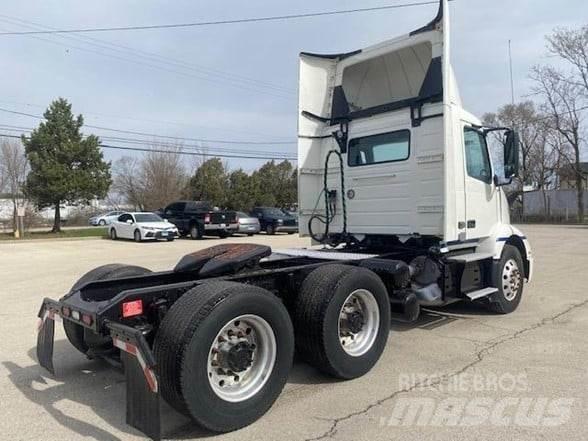 Volvo VNL64T300 트랙터 유닛