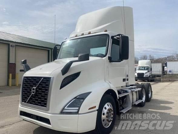 Volvo VNL64T300 트랙터 유닛
