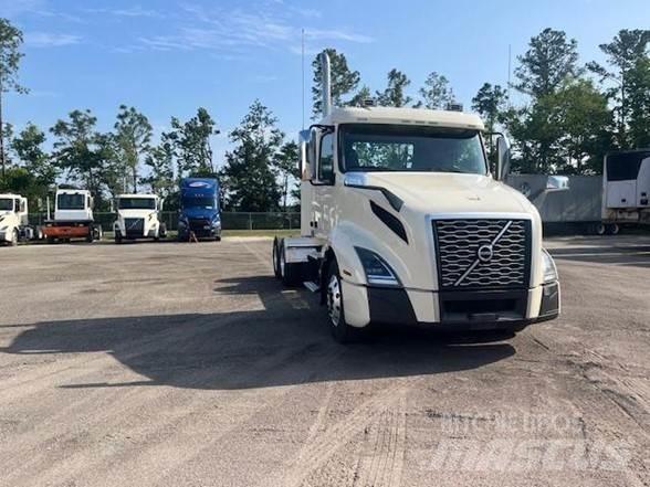 Volvo VNL64T300 트랙터 유닛