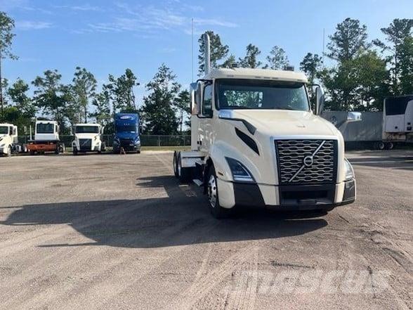 Volvo VNL64T300 트랙터 유닛