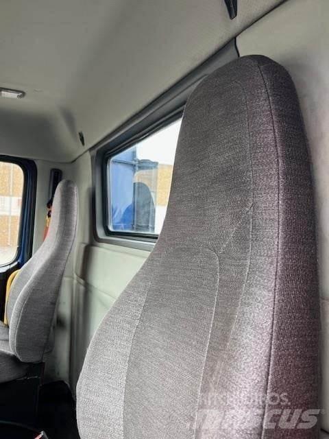 Volvo VNR64T300 트랙터 유닛