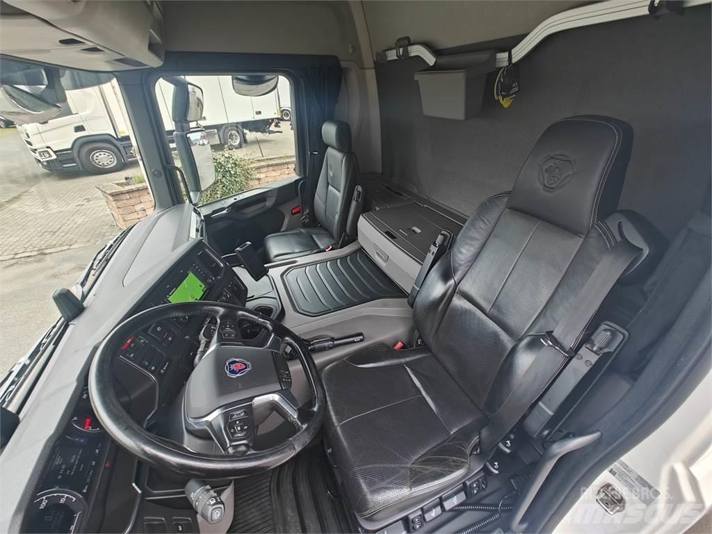 Scania P280 탑차 트럭