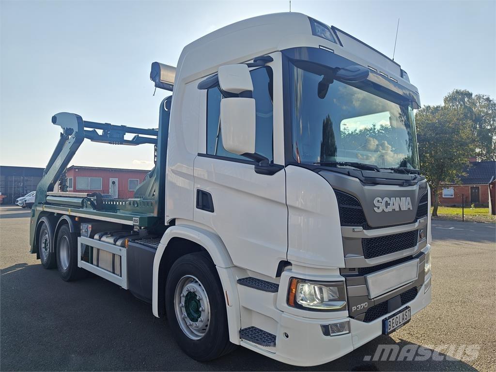 Scania P370 스킵 로더 트럭