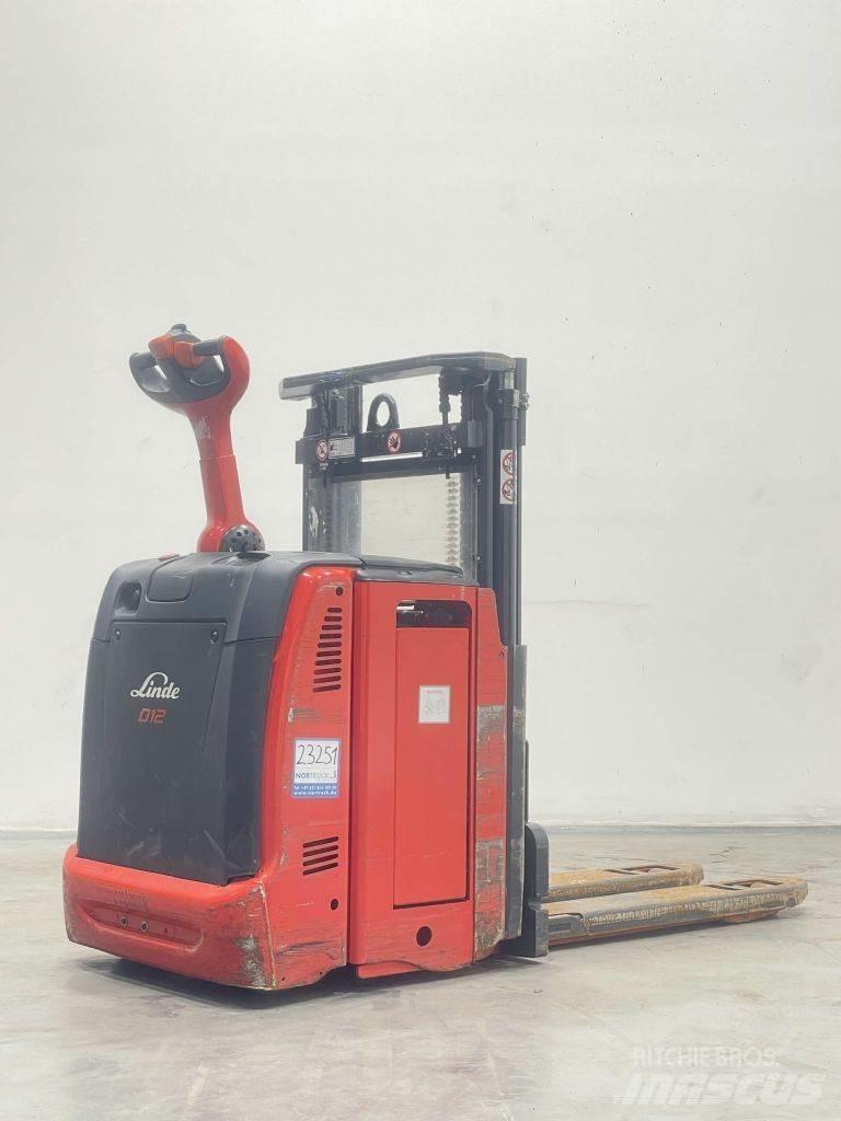 Linde D12-133 포크리프트