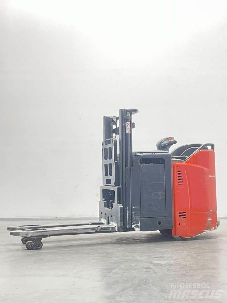 Linde D12HPSP-133 포크리프트