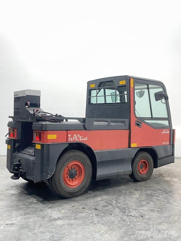 Linde P250-127 견인 트럭