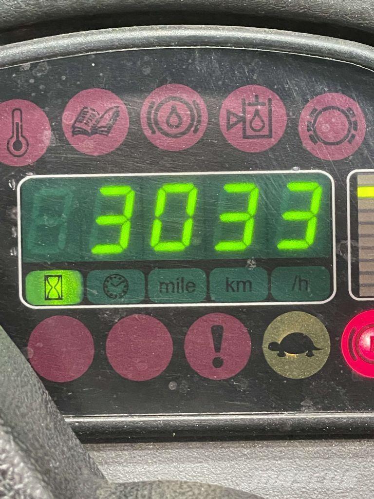 Linde P250-127 견인 트럭