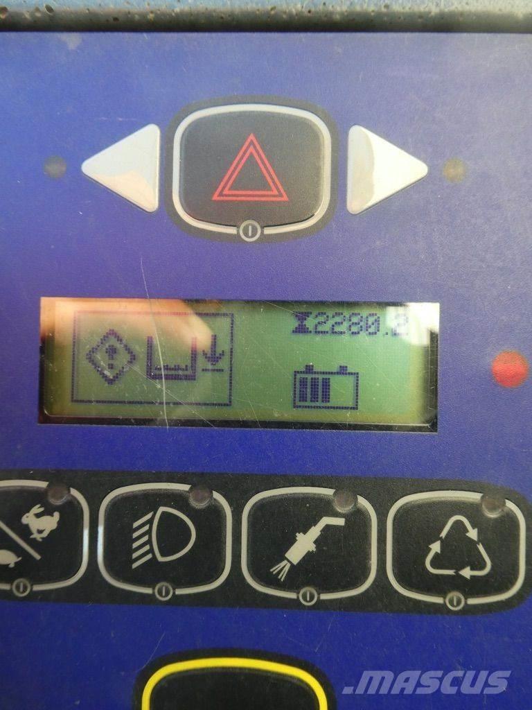 Nilfisk CS7000 1200B 도로 청소차