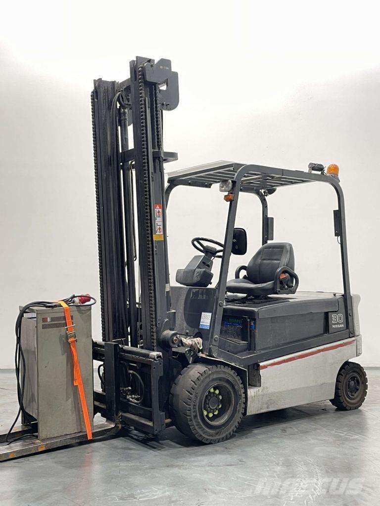 Nissan GQ02L30CU 전동 지게차