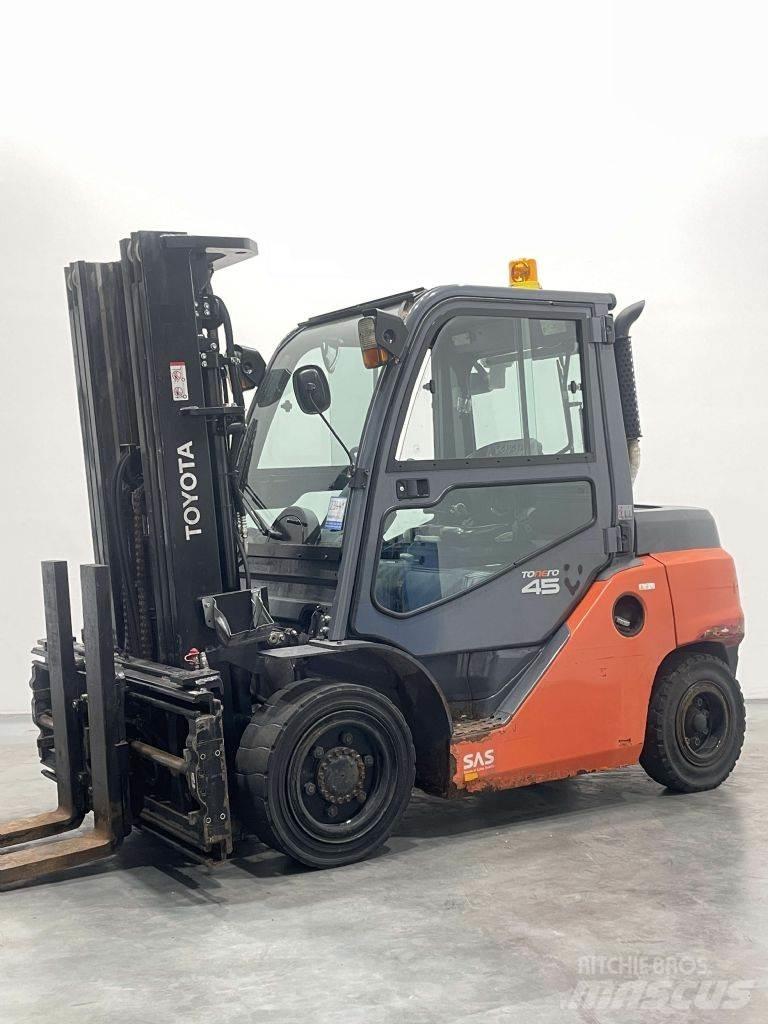 Toyota 40-8FD40N 디젤 지게차