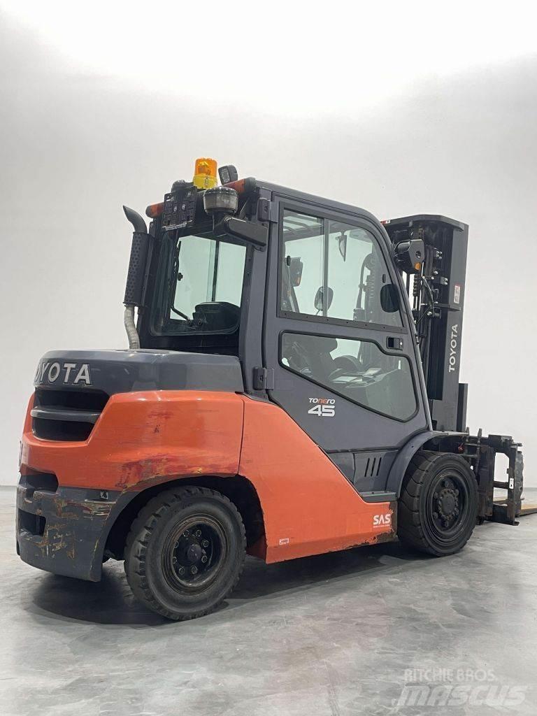 Toyota 40-8FD40N 디젤 지게차
