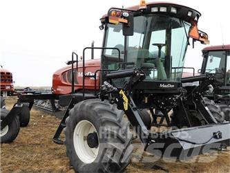 MacDon M155 수확기