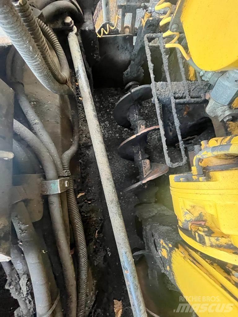 CAT AP600 Paver 아스팔트 포장장비