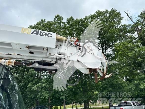Altec DM47BTR 트럭 탑재 고소작업대
