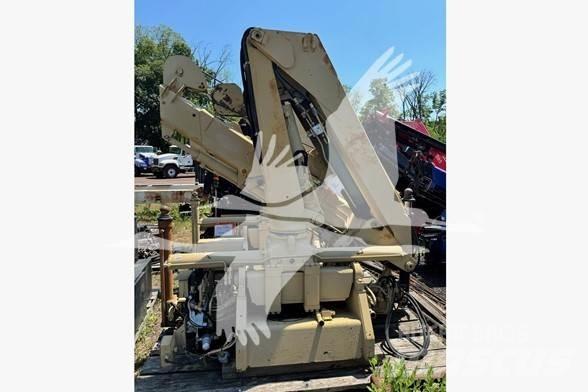 Hiab 8108-2 목재 크레인