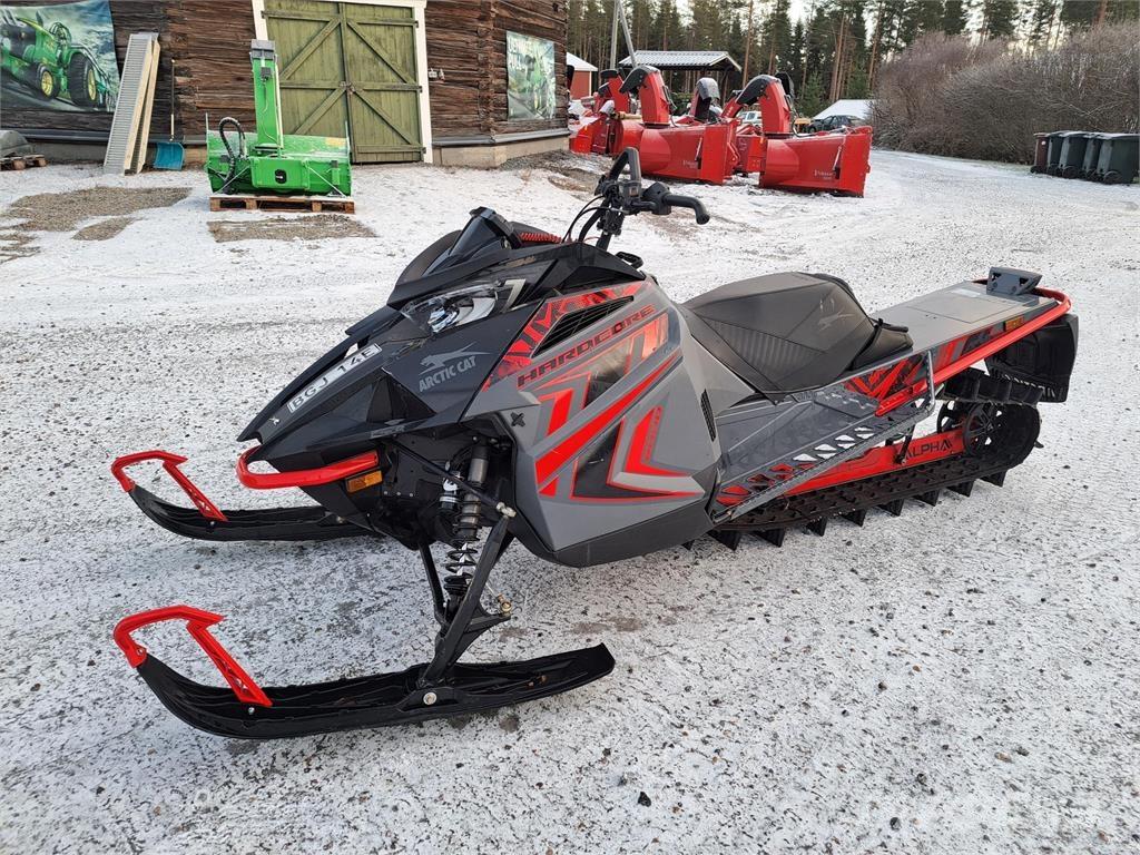 Arctic Cat M 8000 ALPHA 설상차