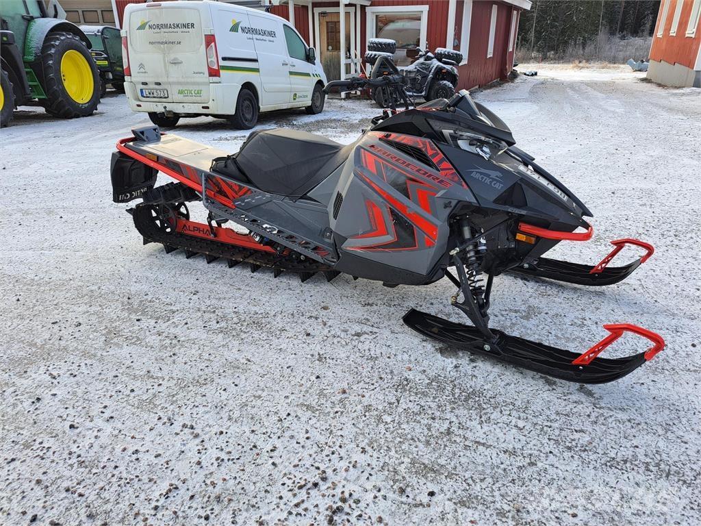 Arctic Cat M 8000 ALPHA 설상차
