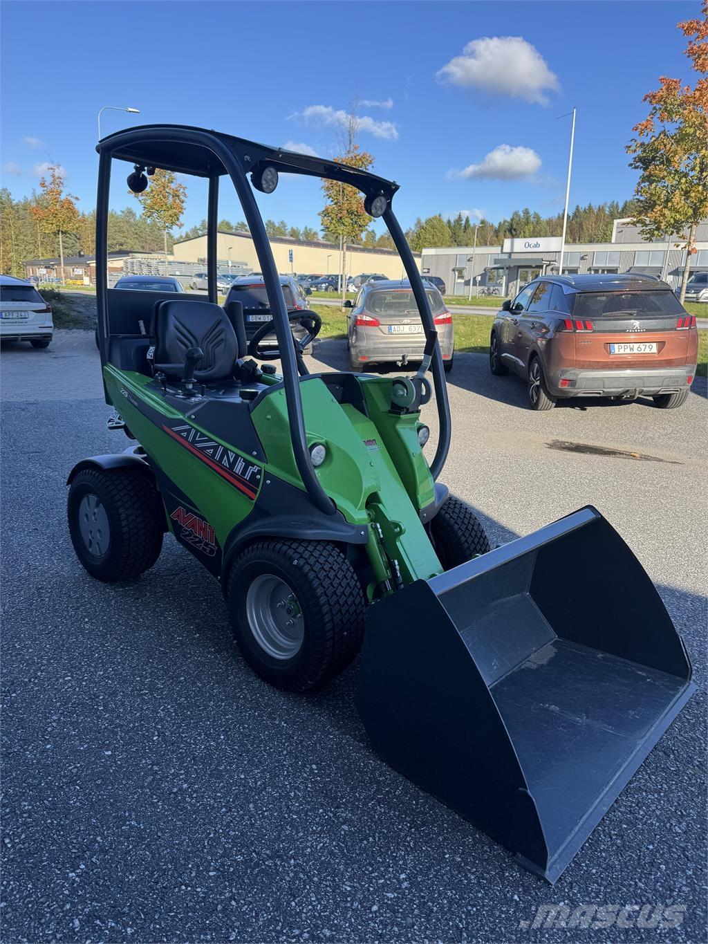 Avant 225 med skopa  스키드로더