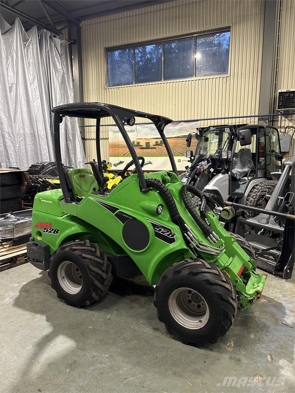 Avant 528  스키드로더