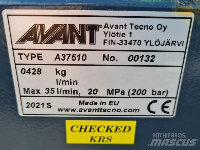Avant Grävaggregat 260  스키드로더