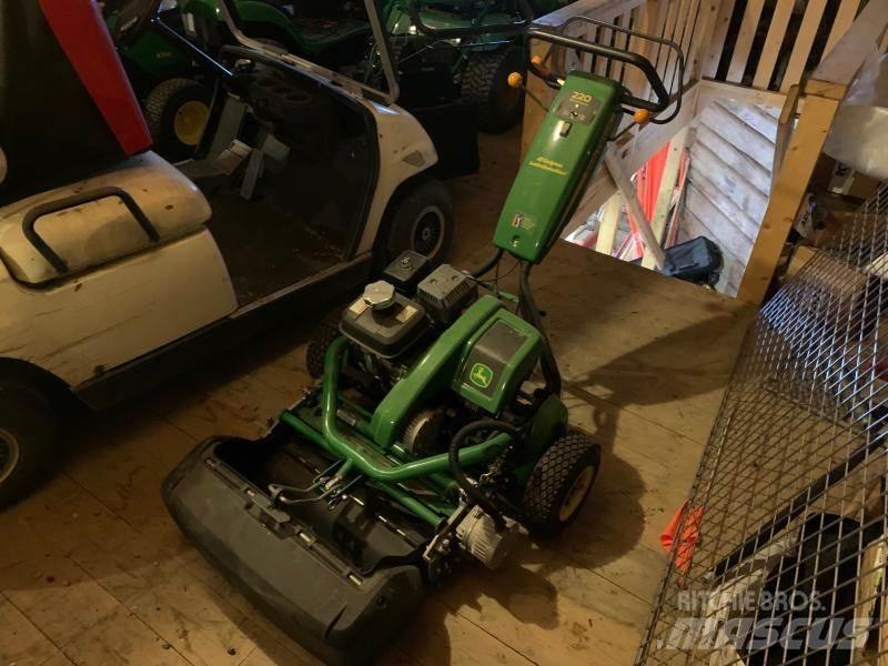 John Deere 220 탑승형 잔디깎기