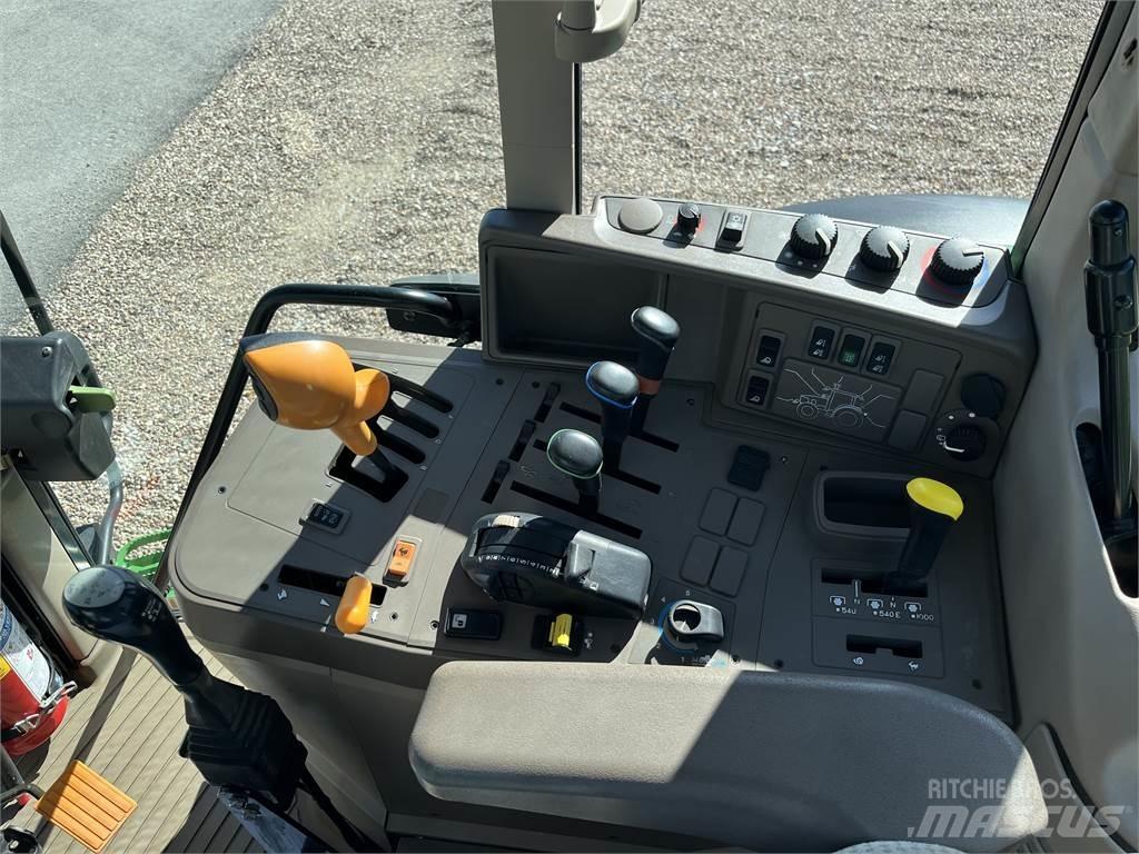 John Deere 6125M 트랙터