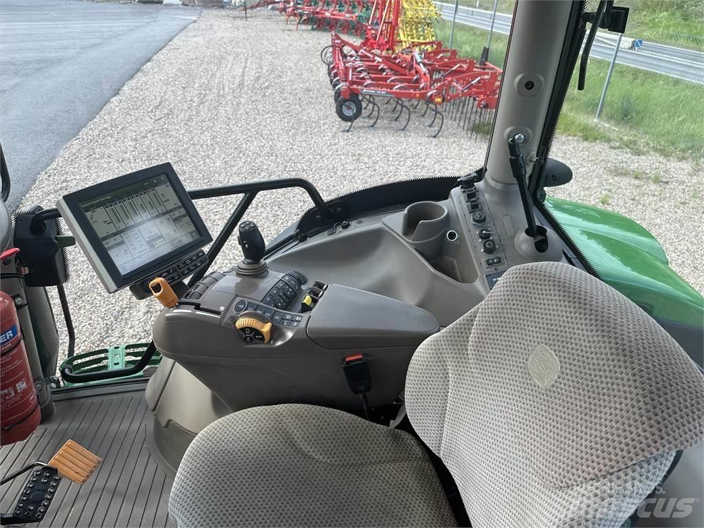 John Deere 6215R 트랙터