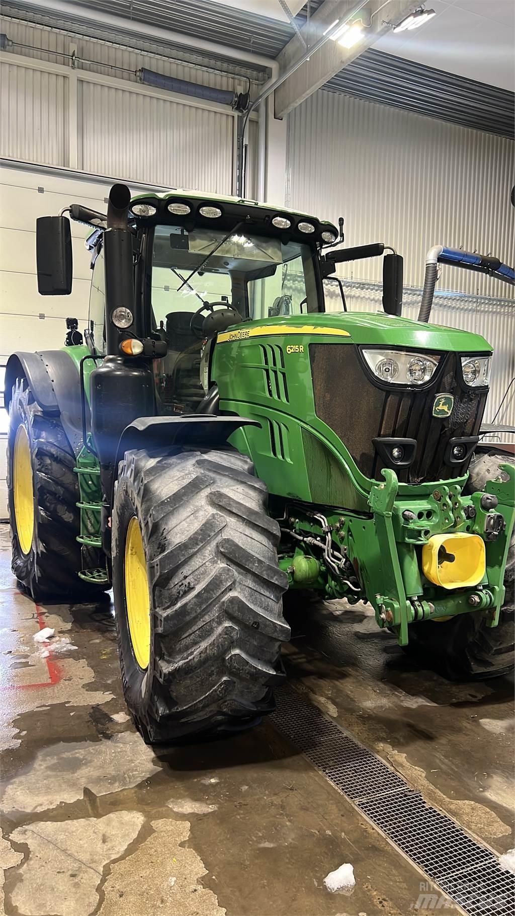 John Deere 6215R 트랙터