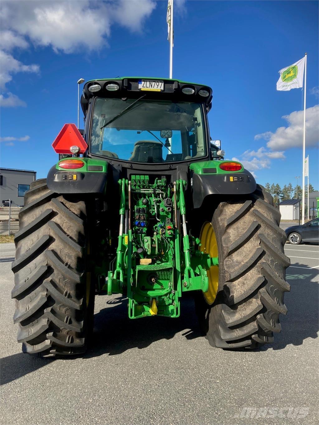 John Deere 6215R 트랙터