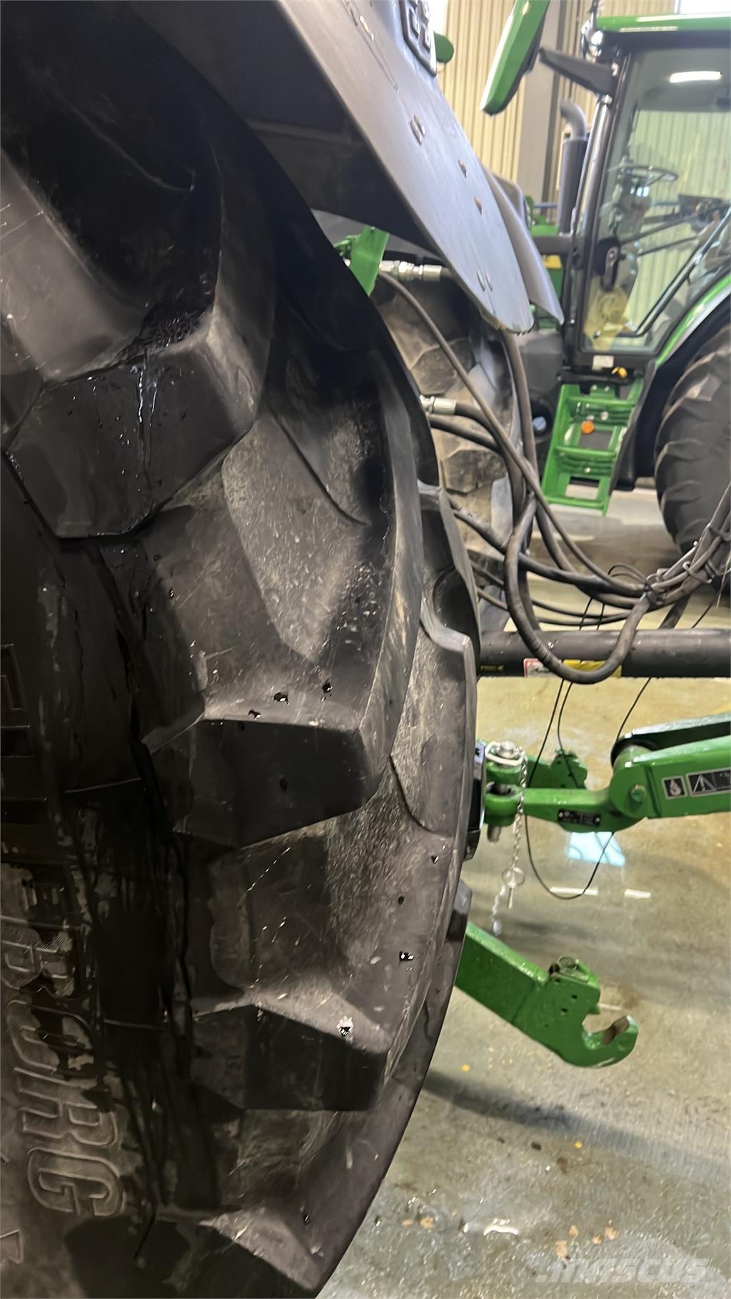 John Deere 6215R 트랙터