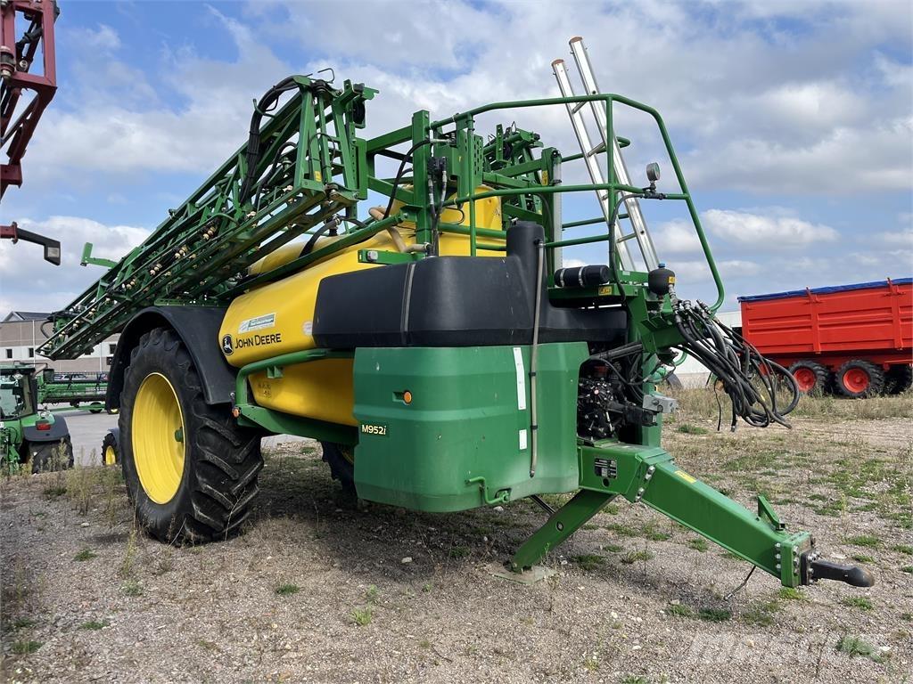 John Deere M952 견인형 분무기