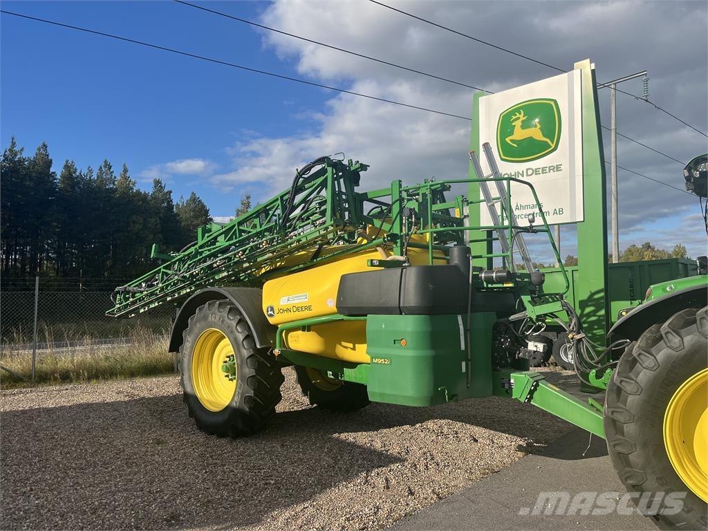 John Deere M952 견인형 분무기