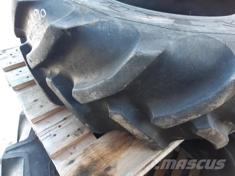  TRAKTORDÄCK 13,6-R24 타이어, 휠 및 림