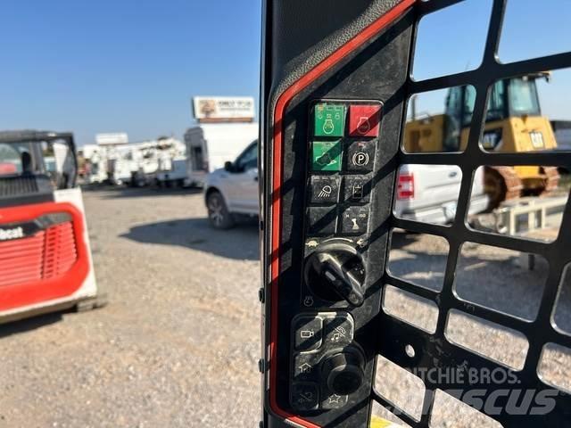 Bobcat T64  스키드로더